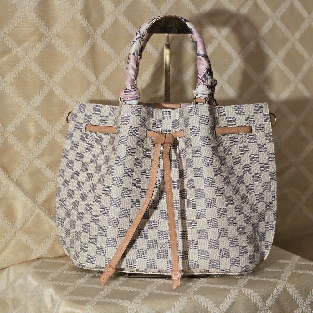 Auth Louis Vuitton Girolata Damier Azur Canvas Bad
